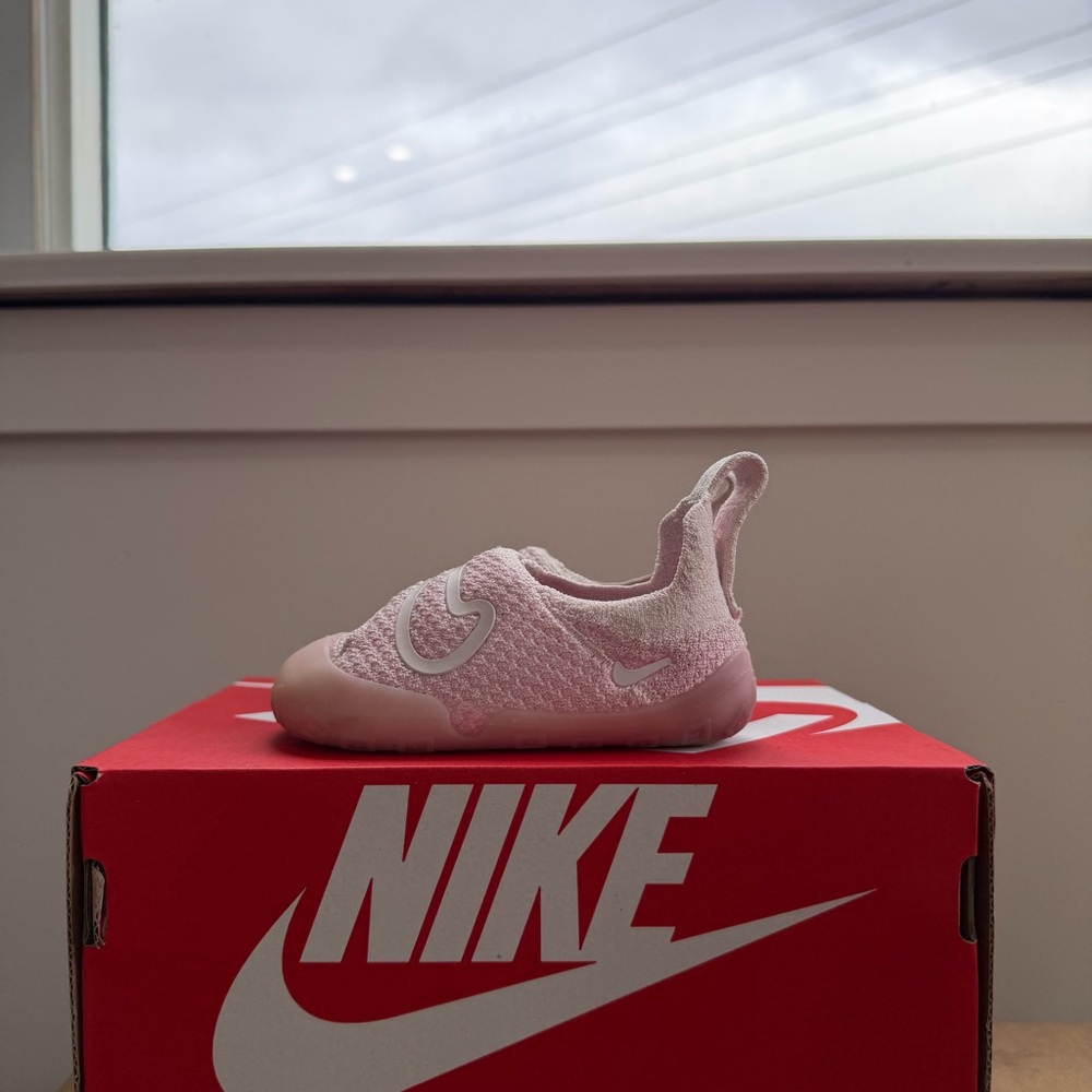 Nike Swoosh 1 - Pink Sz. 5C